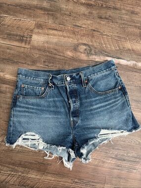 Levi’s 501 frayed denim shorts